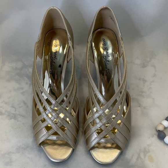 Easy Street Women's Oceana Pump, Gold Metallic, 9.5 Wide - Picture 4 of 14